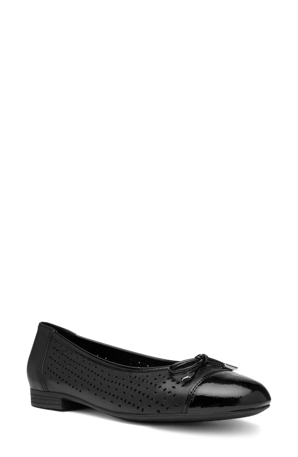 アラ レディース シューズ パンプス 旗がしら ara Sangria Cap Toe Flat Black 黒いこと