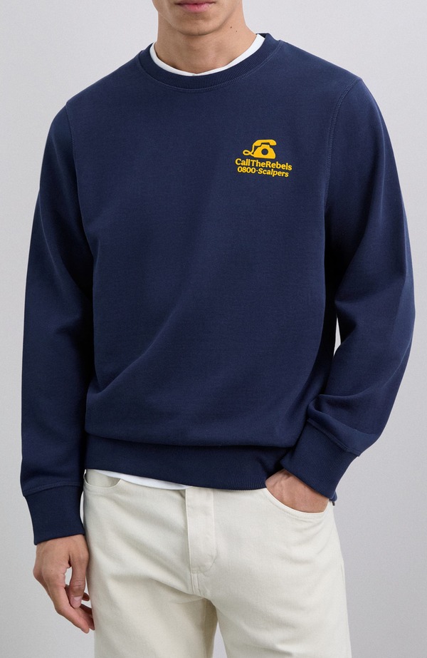 スカルパーズ メンズ アウター パーカー・スウェット セーター Scalpers Rebels Flock Sweater Dark navy｜ReVida 店