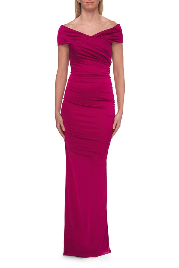 ラフェム レディース トップス ワンピース ギャザー サテン La Femme Off-the-Shoulderuched Satin Eveningown Raspberry|ReVida 店