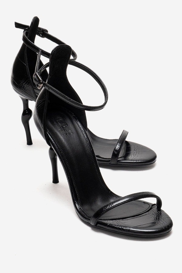 プロローグシューズ レディース パンプス アンクル Prologue Shoes Yelenankle Strap Stiletto Pump Black Print ブラック｜ReVida 店