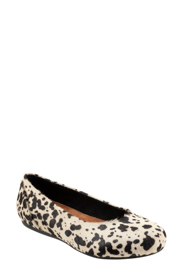 ソフトウォーク レディース シューズ パンプス SoftWalk Sonoma Genuine Calf Hair Flat (Women) BLACK/ WHITE PONY ホワイト｜ReVida 店