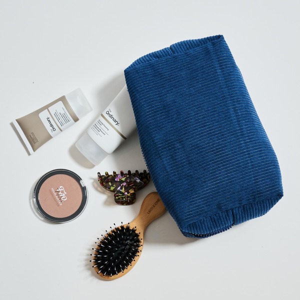 アーバンエクスプレッション レディース バッグ コーデュロイ URBAN EXPRESSIONS Cordiallyours - Corduroy Cosmetic & Travel Organizer Pouch Denim デニム|ReVida 店