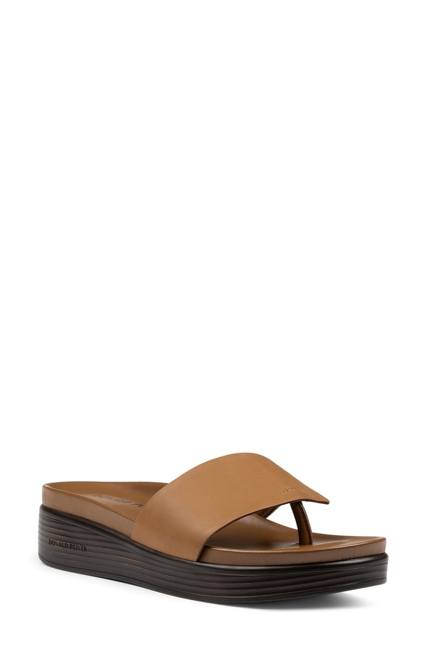 ドナルドプリネール レディース シューズ サンダル Donald Pliner Fifi Sandal Saddle｜ReVida 店