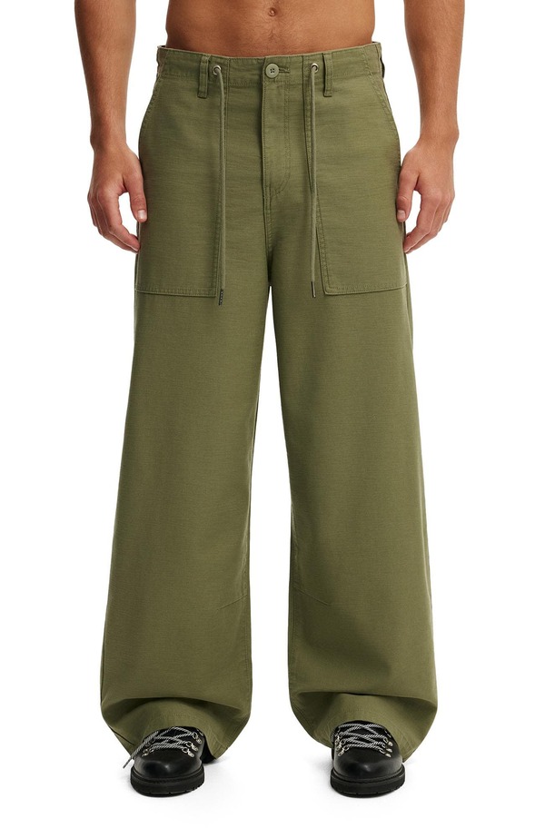 コットンオン メンズ ボトムス カジュアルパンツ Cotton Men'super Baggy Utility Pant Military Green グリーン｜ReVida 店