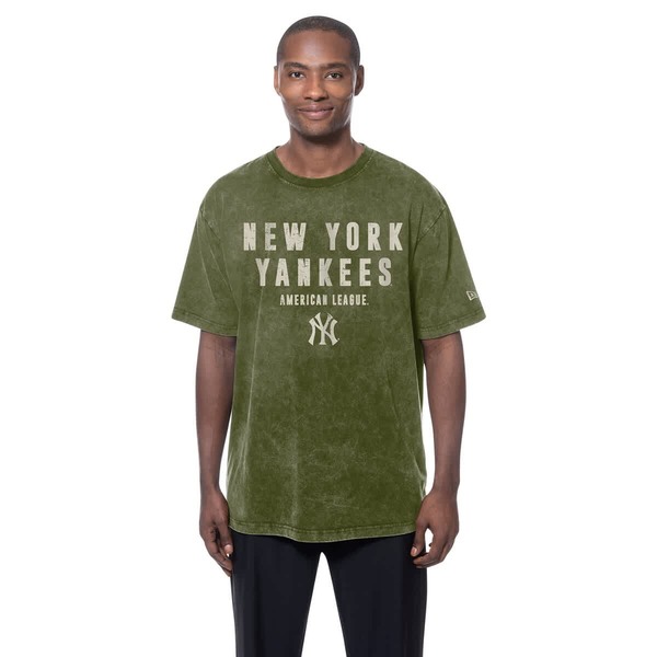 ニューエラ メンズ トップス Tシャツ Men's New Era Olive New York Yankees 2026 Armed Forces Day T-Shirt Olive オリーブ｜ReVida 店