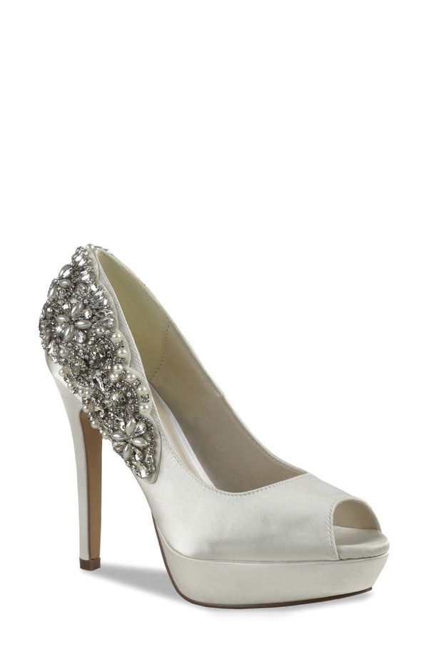 逆理英国の首都 レディース シューズ パンプス Paradox London Pink Indulgencembellished Pump Ivory 象牙色