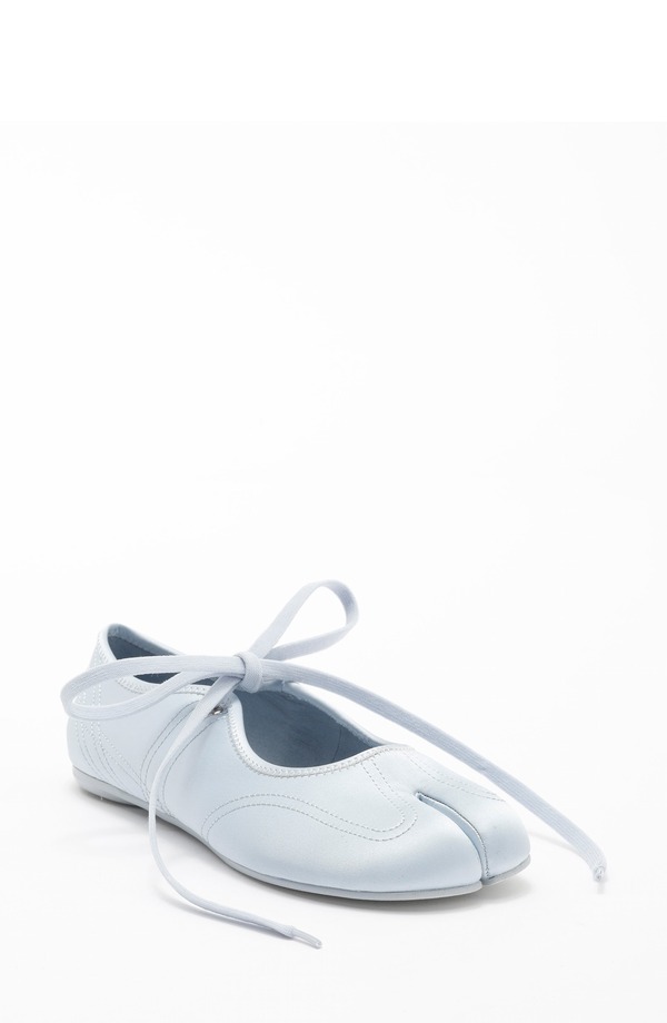 ジェフリー キャンベル レディース シューズ パンプス Jeffrey Campbell Saturna Splitoe Mary Jane Flat Light Blue Satin 青み