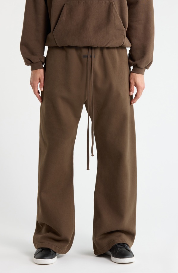 フィアオブゴッド メンズ ボトムス 心地よいズボン下 スウェットパンツ 綿織物 フリース Fear of God Essentials Cotton Fleece Flare Sweatpants Brown 赤銅色