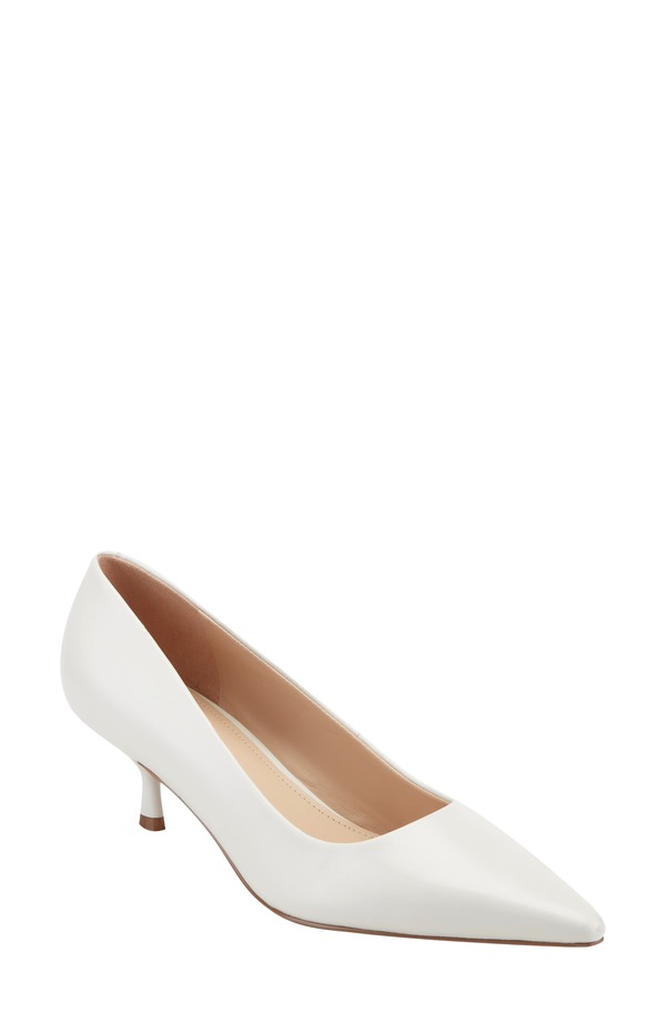目じるし・フィッシャー レディース シューズ 踵 Marc Fisher LTD Calynna Pointed Toe Kitten Heel Pump Ivory 象牙色