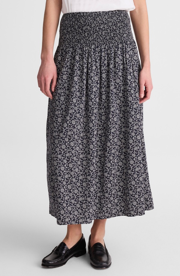 メイドウェル レディース ボトムスカート フラワー柄 ミディ シャーリング フラワー Madewell Floral Smocked Waist Midi Skirt Classic Navy ネイビー｜ReVida 店