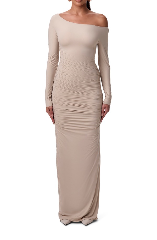 ネイキッドワードローブ レディース トップス ワンピース ギャザー マキシ Naked Wardrobe Ruched Off the Shoulder Long Sleeve Maxi Dress Taupe トープ｜ReVida 店