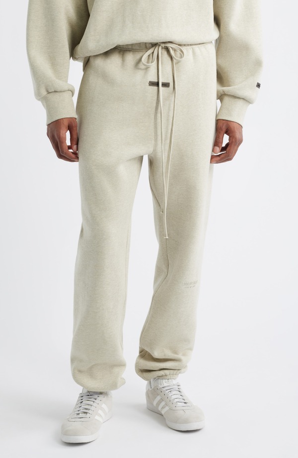 フィアオブゴッド メンズ ボトムス カジュアルパンツ ヴィンテージ スウェットパンツ フリース Fear of God Essentials Vintage Fleece Sweatpants Heather Stone ヘザー