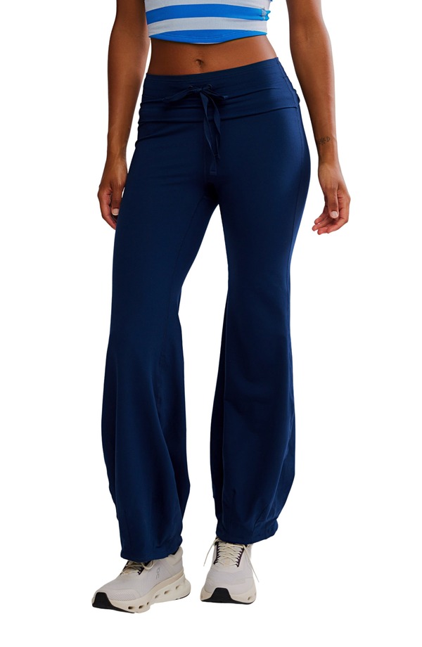 フリーピープル レディース ボトムス レギンス パンツ Free People FP Movement Quick Step Drawstring Flare Pants Midnight Navy ネイビー｜ReVida 店