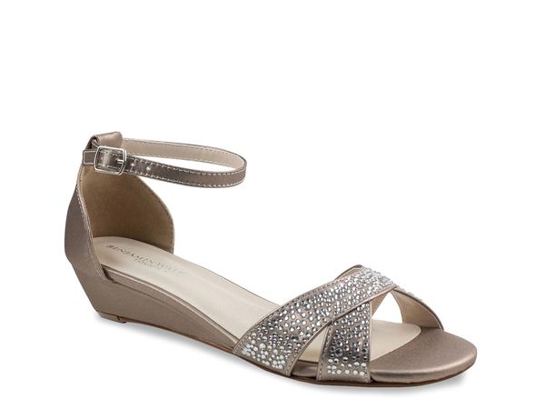 ベンジャミンウォーク レディース シューズ サンダル Touch Ups by Benjamin Walk Iris Wedge Sandal Champagne シャンパン|ReVida 店