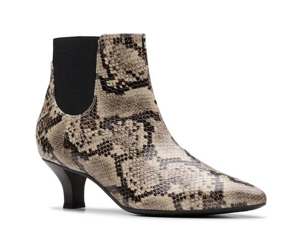 クラークス レディース シューズ ブーツ・レインブーツ Clarks Kepley Erin Bootie Grey Snake Print グレー|ReVida 店