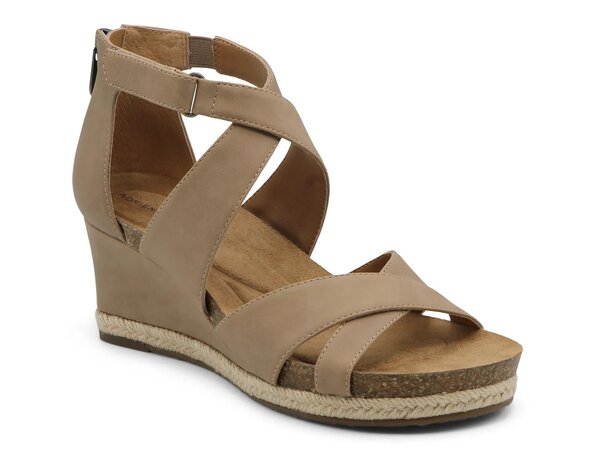 アドリアンヌヴィッタディーニ レディース シューズ サンダル Adrienne Vittadini Trots Wedge Sandal Taupe トープ｜ReVida 店