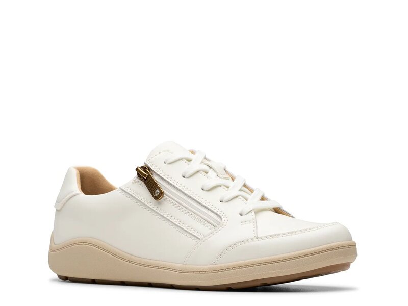 クラークス レディース シューズ スニーカー Clarks Bryianne Bayla Sneaker Off White Leather オフホワイト｜ReVida 店
