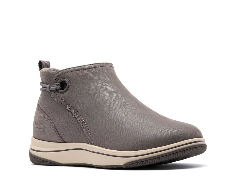 クラークス レディース シューズ ブーツ・レインブーツ ダービー ブーツ Clarks Breeze Derby Bootie Dark Grey グレー|ReVida 店
