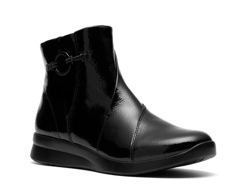 クラークス レディース シューズ ブーツ・レインブーツ Clarks Ellowyn Deva Bootie Black Crinkle Patent ブラック
