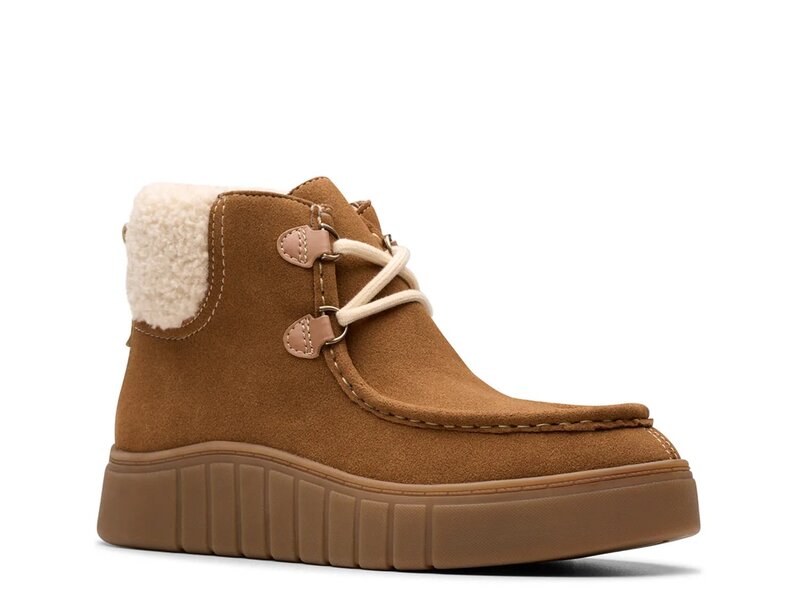 クラークス レディース シューズ ブーツ・レインブーツ Clarks Mykah Izzy Chukka Boot Dark Tan タン