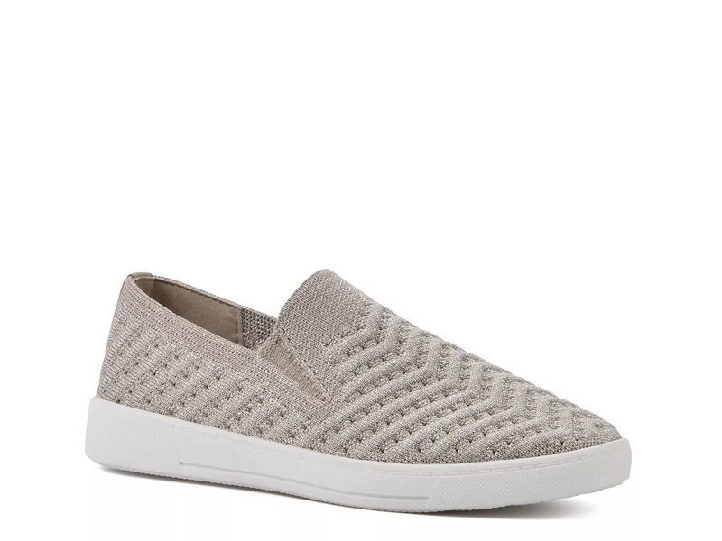 白いこと牟礼 レディース シューズ スニーカー White Mountain Courage Slip-On Sneaker Gold Metallic ゴールド