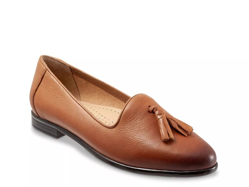 トロッターズ レディース シューズ スリッポン・ローファー Trotters Liz Loafer Brown ブラウン｜ReVida 店