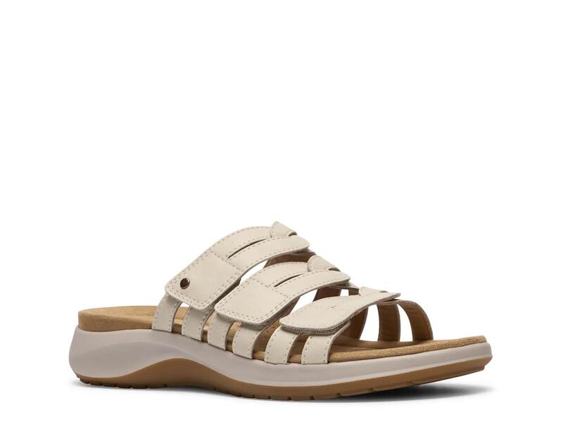 クラークス レディース シューズ サンダル ClarksMaelynn Abby Sandal Cream 皮膚軟化剤