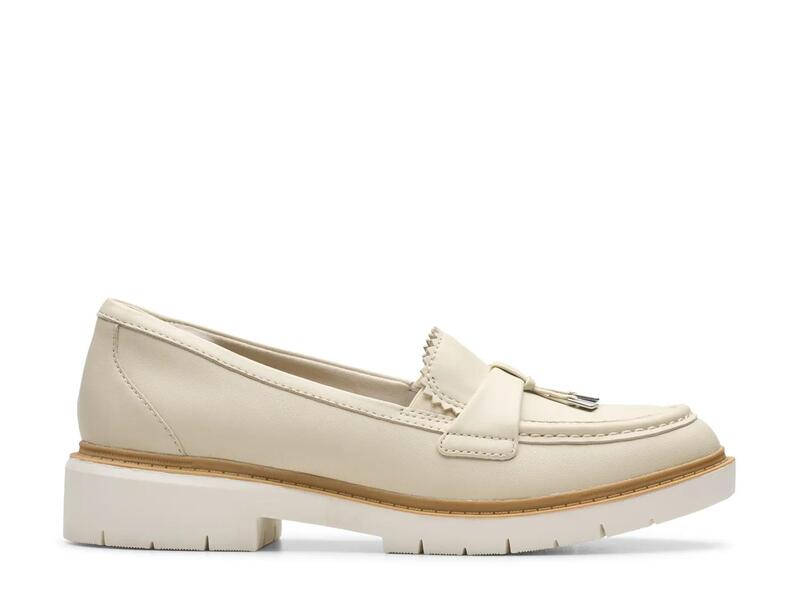 クラークス レディース シューズ サンダル 置き目毛革 ClarksWestlynn Bella Loafer Cream Leather 皮膚軟化剤