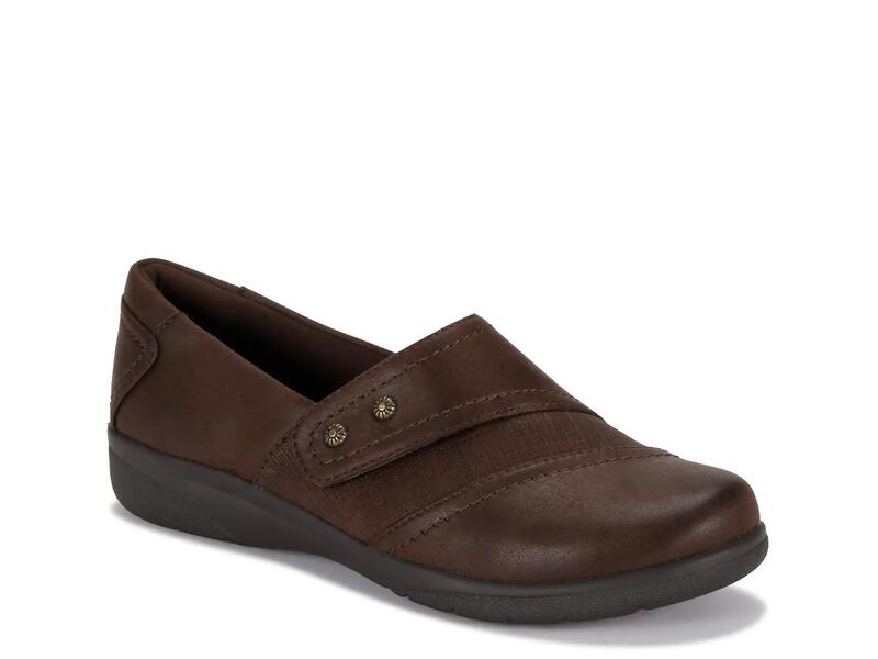 ベアトラップス レディース シューズ スリッポン・ローファー Baretraps Darma Slip-On Dark Brown 赤銅色