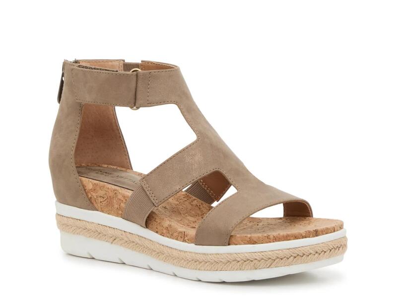 アドリアンヌヴィッタディーニ レディース シューズ サンダル Adrienne VittadiniCarlos Wedge Sandalight Brown ブラウン｜ReVida 店