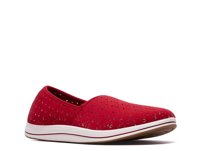 クラークス レディース シューズ スリッポン・ローファー ClarksBreeze Lily Slip-On Cherry Red 赤いこと