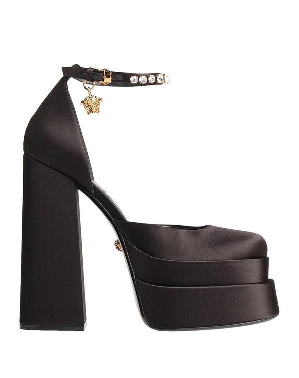 ヴェルサーチ レディース シューズ パンプス VERSACE Black 黒いこと