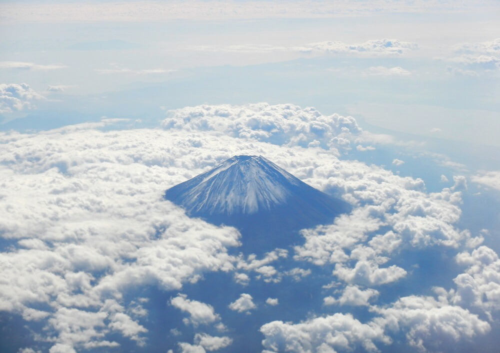 絵画風 壁紙ポスター (はがせるシール式) 天空の富士山 雲海 富士山 上空 キャラクロ FJS-005A1 (A1版 830mm×585mm) ＜日本製＞ ウォールステッカー お風呂ポスター