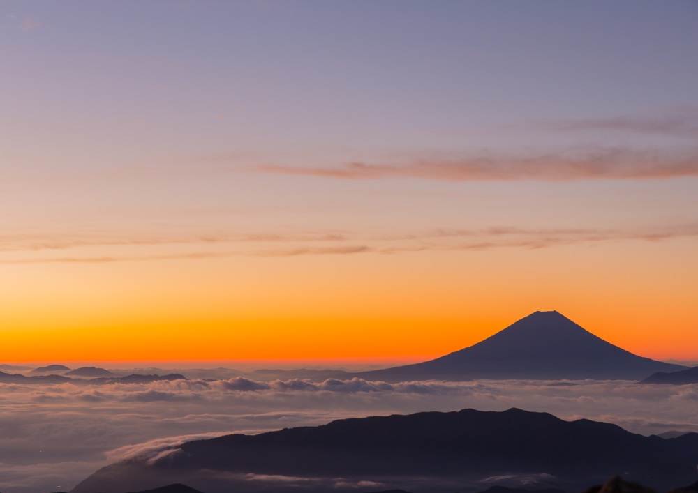 楽天市場 絵画風 壁紙ポスター はがせるシール式 朝焼けの富士山と雲海 富士山 ふじやま キャラクロ Fjs 006a2 版 594mm 4mm 建築用壁紙 耐候性塗料 インテリア レアルインターショップ