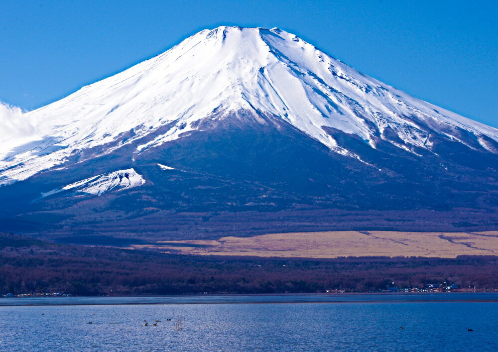 楽天市場】絵画風 壁紙ポスター (はがせるシール式) 冠雪の富士山と山中湖 白富士 裏富士 富士山 ふじやま キャラクロ FJS-050A2 (A2版  594mm×420mm) ＜日本製＞ ウォールステッカー お風呂ポスター : レアルインターショップ