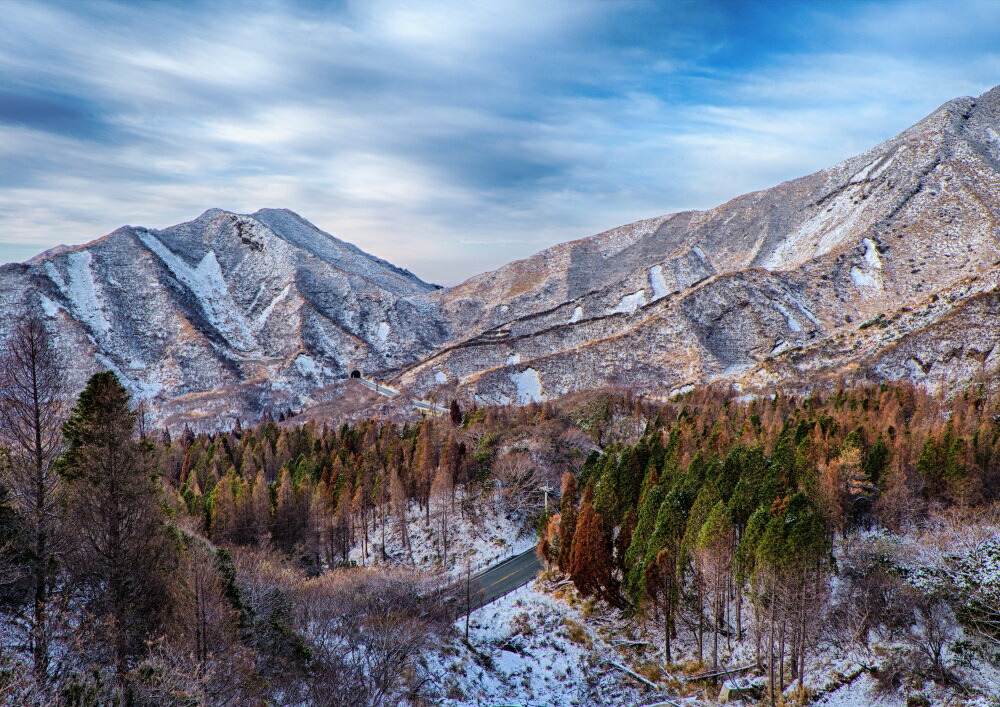楽天市場 絵画風 壁紙ポスター はがせるシール式 阿蘇山 外輪山 カルデラ 日本百名山 世界ジオパーク キャラクロ Ass 003a2 版 594mm 4mm 建築用壁紙 耐候性塗料 インテリア レアルインターショップ