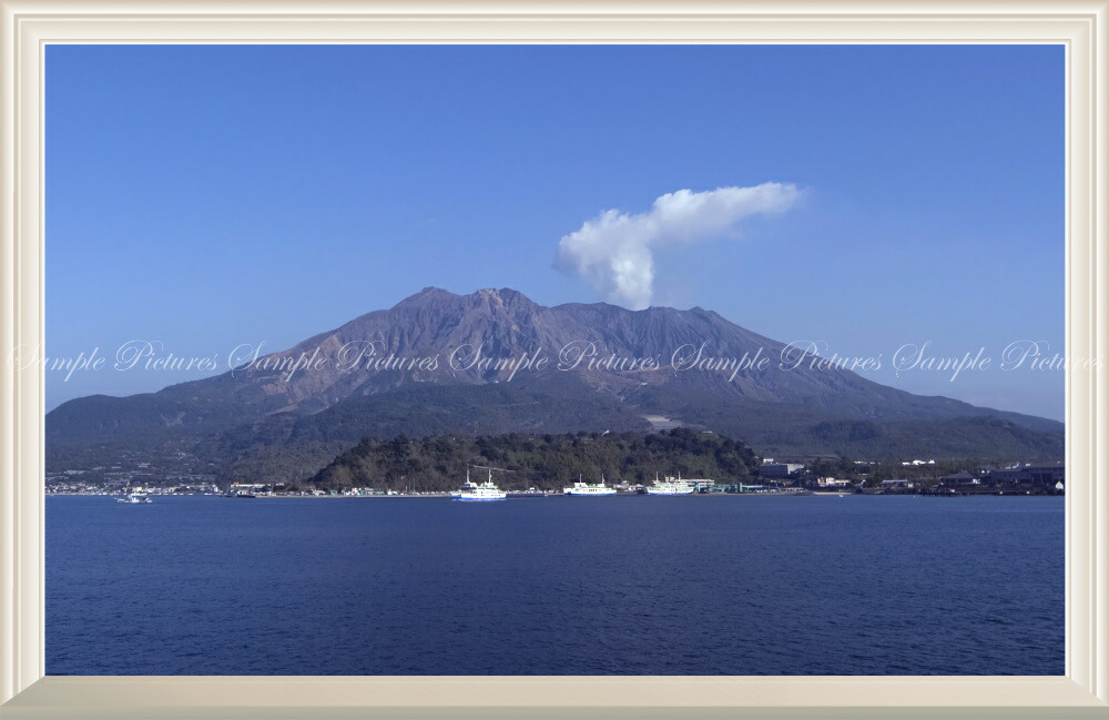 楽天市場 絵画風 壁紙ポスター はがせるシール式 窓の景色 桜島 噴火 桜島火山 姶良カルデラ 地質百選 特定16火山 扉なし窓仕様 キャラクロ Msrj 001nw2 ワイド版 603mm 391mm 建築用壁紙 耐候性塗料 インテリア レアルインターショップ