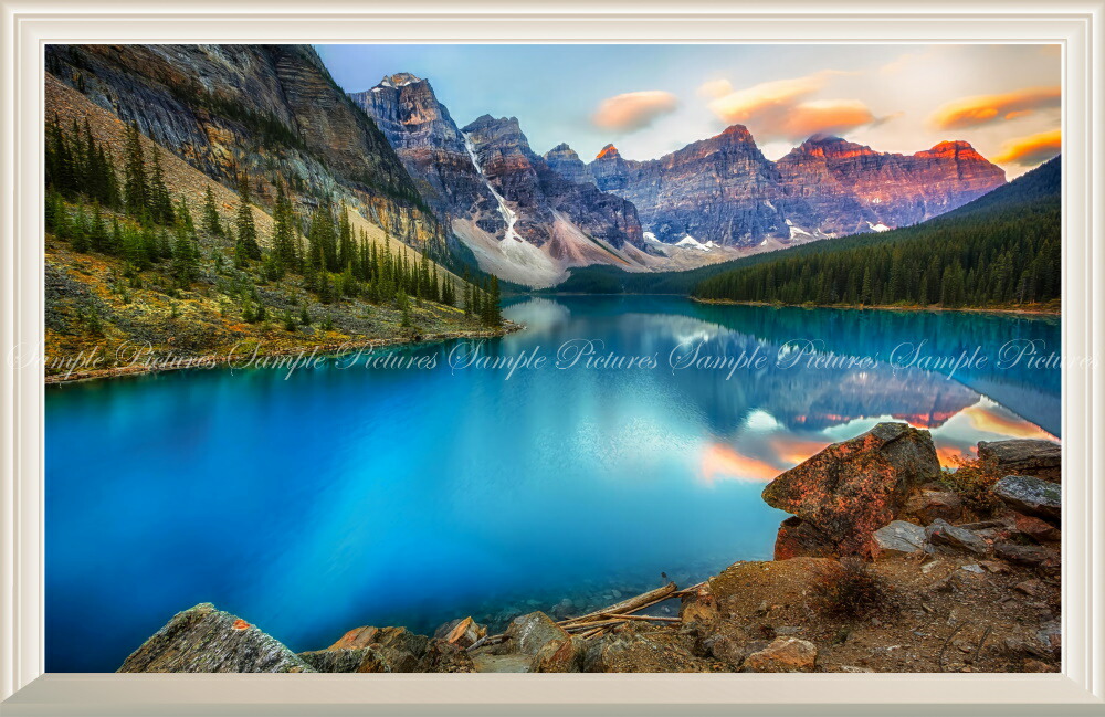 楽天市場 絵画風 壁紙ポスター はがせるシール式 窓の景色 カナディアン ロッキー 夕焼けテンピークスとエメラルドブルーのモレイン湖 バンフ国立公園 世界遺産 カナダ 扉なし窓仕様 キャラクロ Roky 003nw1 ワイド版 901mm 585mm 建築用壁紙 耐候性塗料