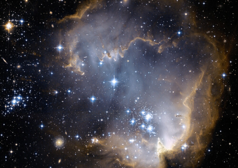 絵画風 壁紙ポスター (はがせるシール式) 星の競演 ngc 602 小マゼラン雲 散開星団 星雲 恒星 みずへび座 銀河 ギャラクシー 神秘 キャラクロ GLXY-018A1 (A1版 830mm×585mm) <日本製> ウォールステッカー お風呂ポスター