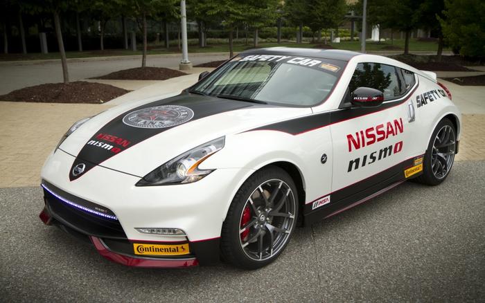 楽天市場 絵画風 壁紙ポスター はがせるシール式 日産 フェアレディz Nismo 370z セーフティーカー Z34型 キャラクロ Z34n 006w1 ワイド版 921mm 576mm 建築用壁紙 耐候性塗料 インテリア レアルインターショップ