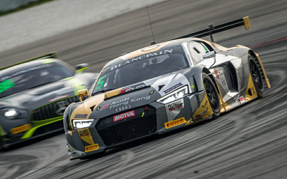 絵画風 壁紙ポスター (はがせるシール式) アウディ R8 LMS カップ 2017年 セパン マレーシア Audi キャラクロ ADLM-005W1 (ワイド版 921mm×576mm) ＜日本製＞ ウォールステッカー お風呂ポスター