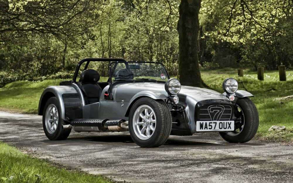 絵画風 壁紙ポスター (はがせるシール式) ケーターハム・セブン ロードスポーツ 125 2007年 Caterham 7 スーパーセブン キャラクロ CTH7-009W1 (ワイド版 921mm×576mm) ＜日本製＞ ウォールステッカー お風呂ポスター