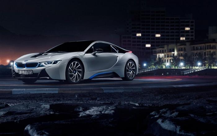 絵画風 壁紙ポスター (はがせるシール式) BMW i8 I12 2015年 シルバー プラグインハイブリッド・スーパーカー キャラクロ BMI8-007W1 (ワイド版 921mm×576mm) ＜日本製＞ ウォールステッカー お風呂ポスター