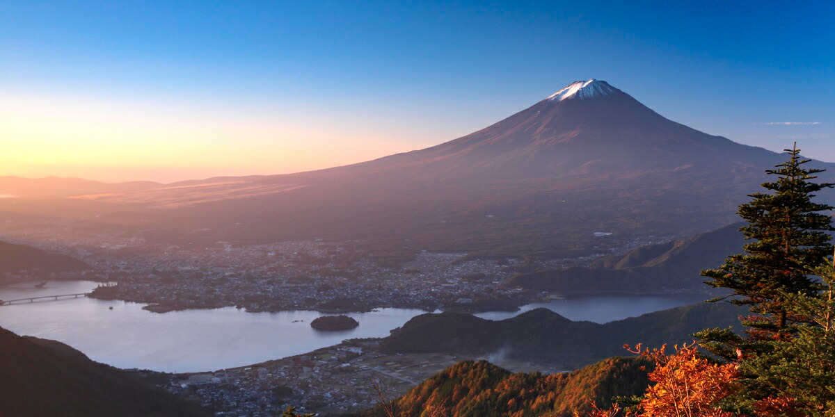 楽天市場 絵画風 壁紙ポスター はがせるシール式 地球の撮り方 新道峠からの富士山と河口湖 紅葉 夕焼け パノラマ 日本の絶景 キャラクロ C Zjp 037s1 1152mm 576mm 建築用壁紙 耐候性塗料 インテリア レアルインターショップ