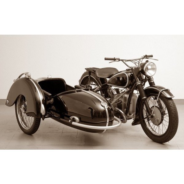 絵画風 壁紙ポスター (はがせるシール式) BMW R51-3 サイドカー 1951-55年 ヴィンテージ バイク セピア キャラクロ BBMR-015W1 (ワイド版 921mm×576mm) ＜日本製＞ ウォールステッカー お風呂ポスター