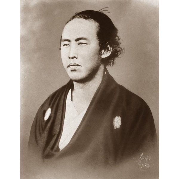 絵画風 壁紙ポスター (はがせるシール式) 坂本龍馬 りょうま 土佐藩郷士 幕末志士 1836-67年 セピア キャラクロ SKRM-004S1 (585mm×749mm) ＜日本製＞ ウォールステッカー お風呂ポスター