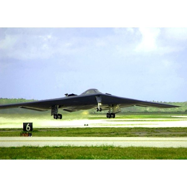 絵画風 壁紙ポスター (はがせるシール式) ステルス 爆撃機 B-2 スピリット アメリカ 空軍 グラマン キャラクロ UAST-008A1 (A1版 830mm×585mm) ＜日本製＞ ウォールステッカー お風呂ポスター