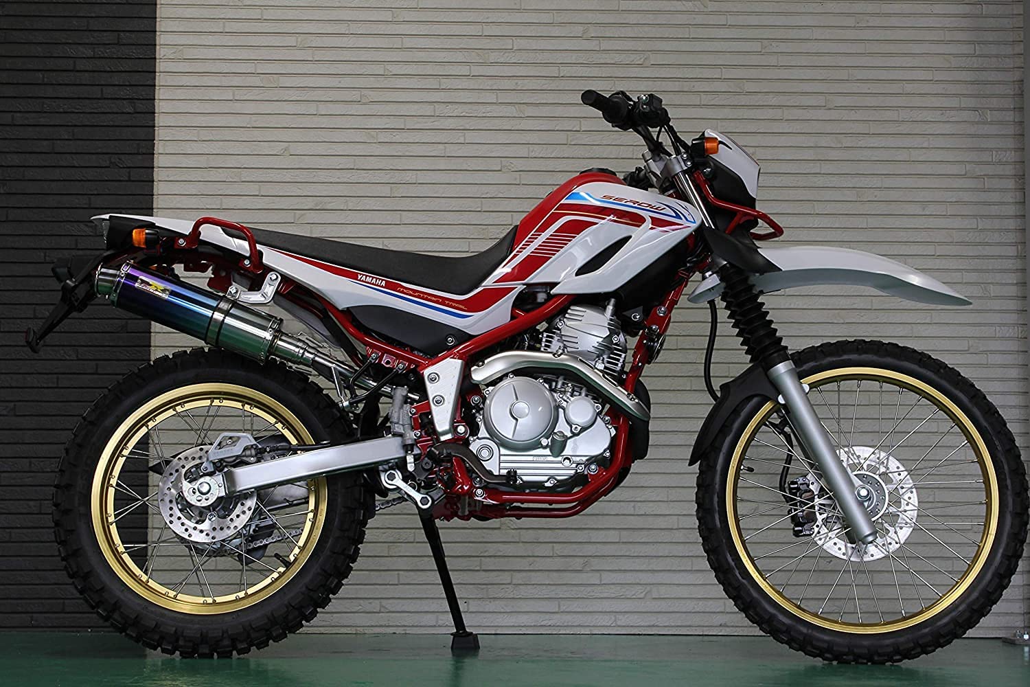 Realize セロー250 バイクマフラー 2BK-DG31J 2018年～2020年モデル対応 Aria アリア チタン カールタイプ (TypeC) マフラー リアライズ ヤマハ バイクパーツ カスタム パーツ ドレスアップ 交換 社外品 説明書付 SEROW250｜HMSコーポレーション