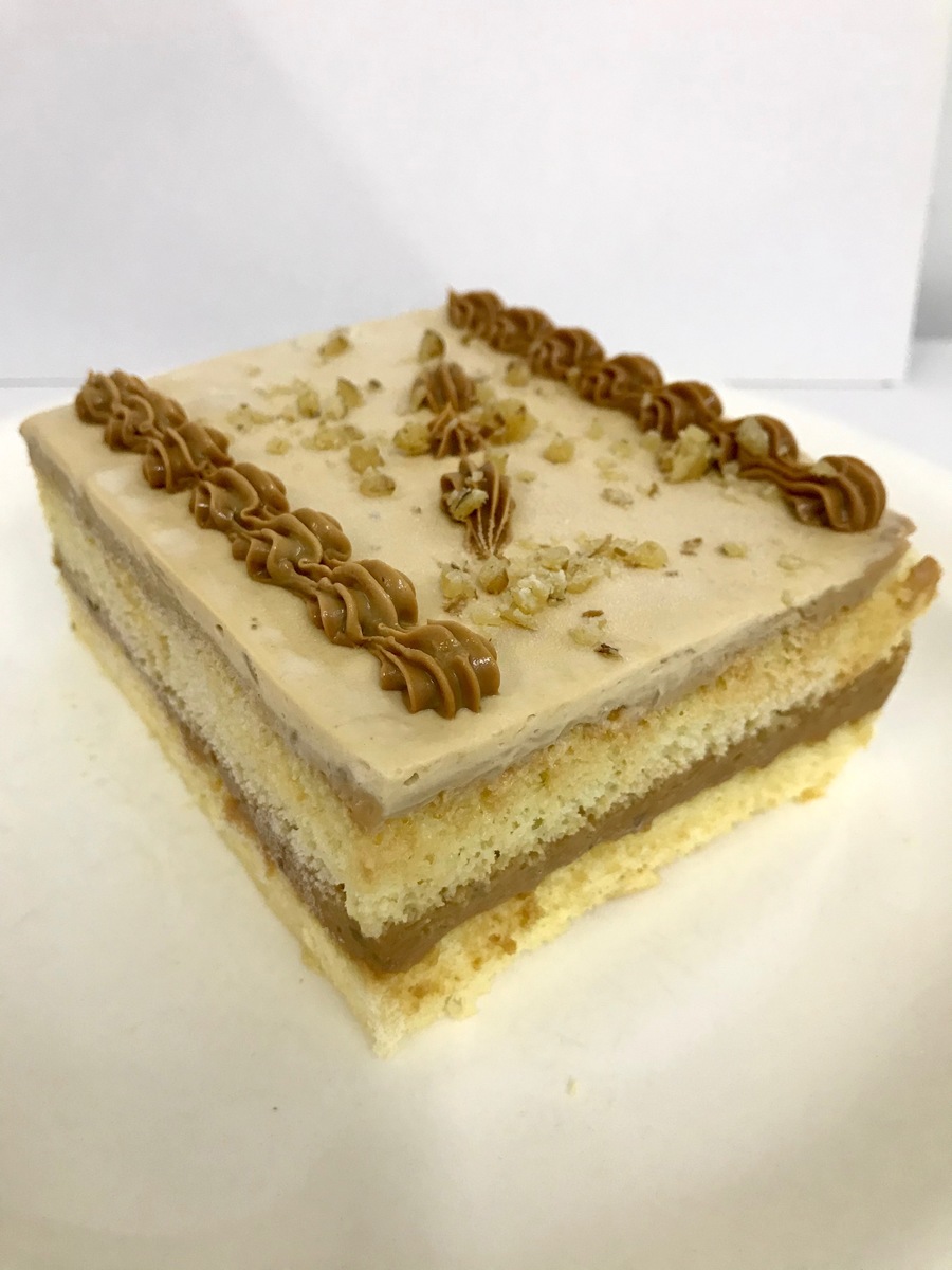 楽天市場 Bolo De Nozes Natural Congelado 冷凍クルミクリームケーキ 冷凍ケーキ クルミ味ケーキ リアルサボールリアルパン