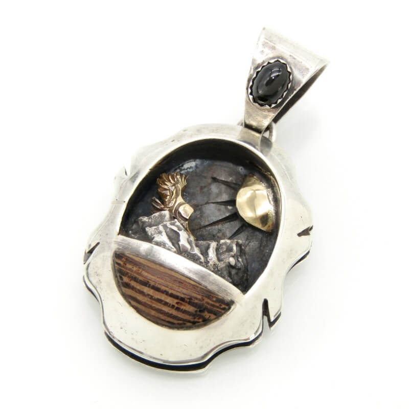 BIG HAND ビッグハンド ネックレス SILVER BIGHAND ビッグハンド」のシルバーアクセサリーに魅せられた人々